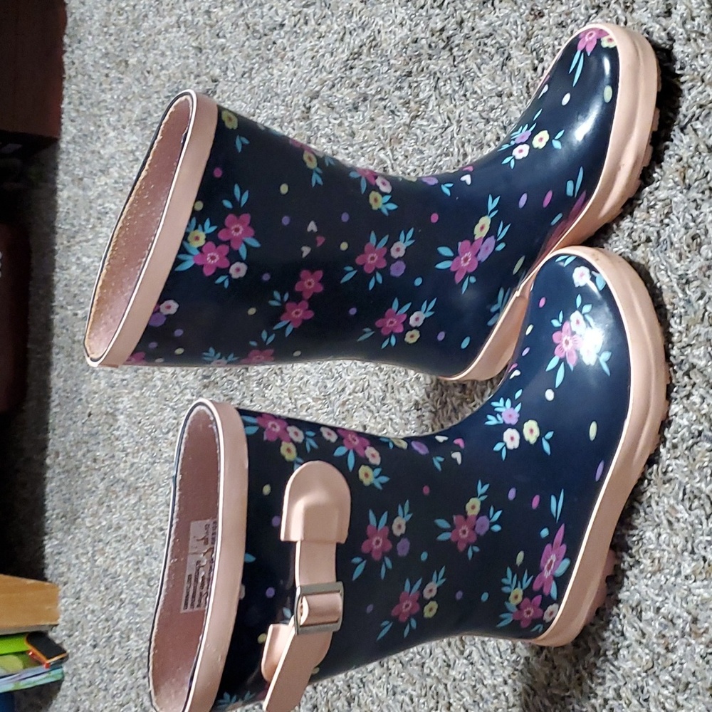 Size 11/12 Rainboots